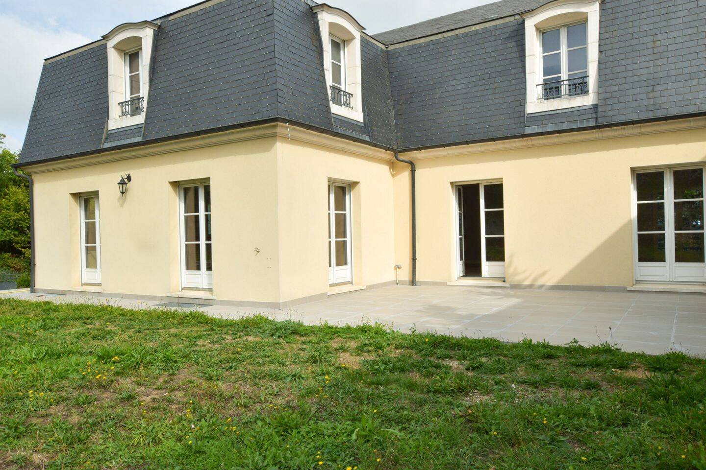 Maison 9 pièces 272 m² · à Orgeval · 272 m² · 4 400 €/mois