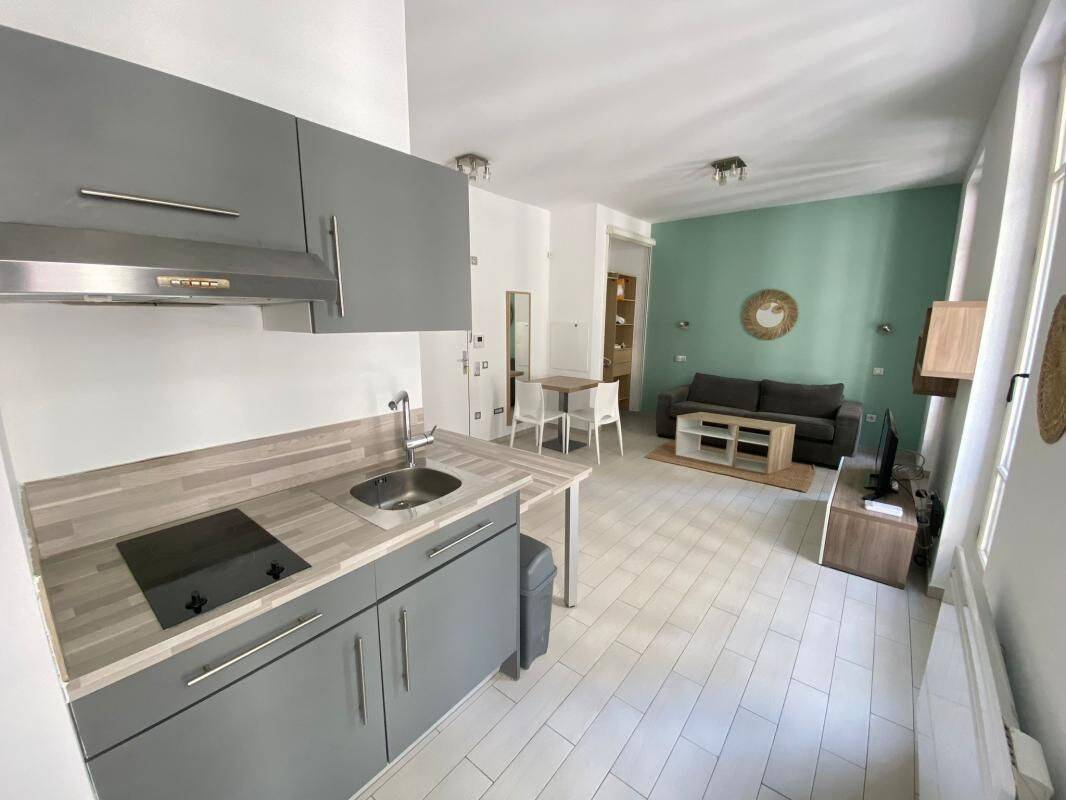 Appartement 1 pièce 27 m² · à Marseille 2ème Arrondissement · 27 m² · 699 €