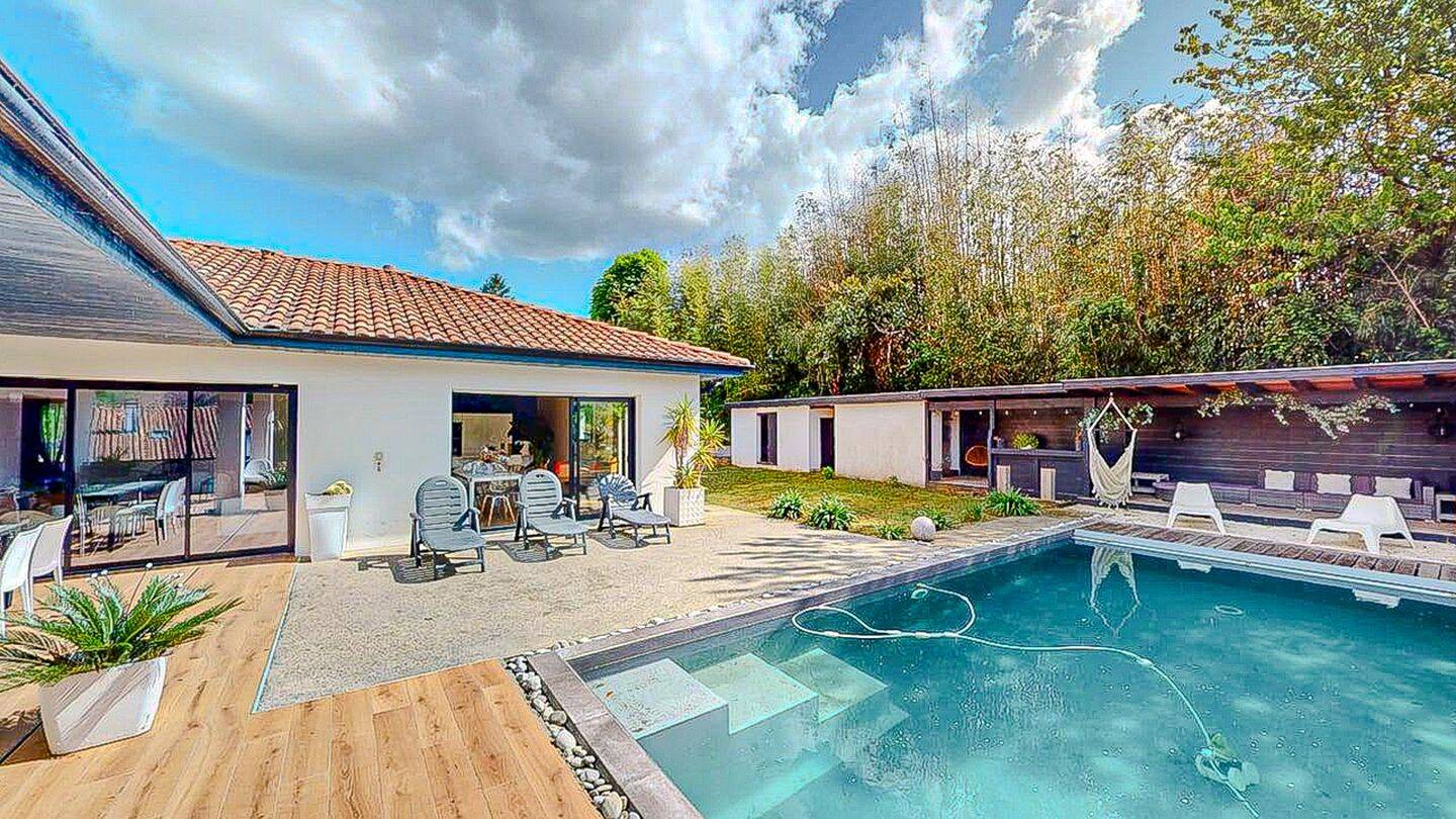 Maison 6 pièces 230 m² · à Urrugne · 230 m² · 1 100 000 €