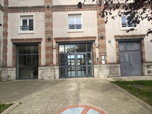 Appartement à vendre 152 000 € 3 pièces 2 chambres 81 m² Étage 1/4 Vieille Ville-Centre La Chapelle-Saint-Luc 10600