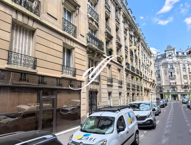 Local commercial à louer 2 050 € 76 m² de surface de vente Paris 14ème 75014
