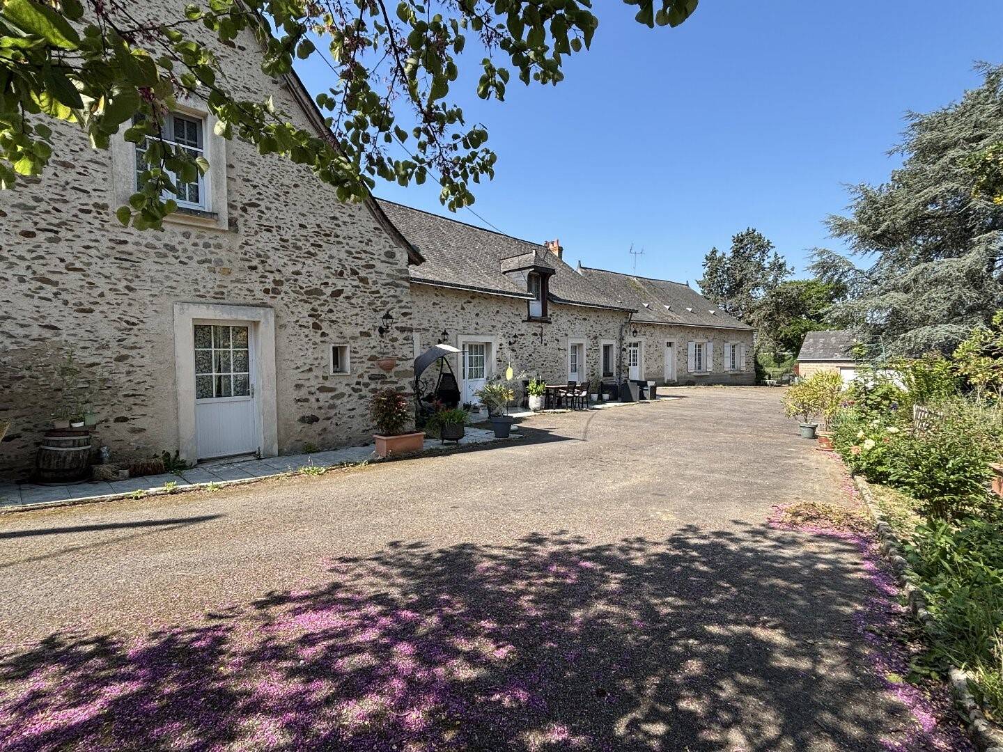 Maison 7 pièces 171 m² · à Miré · 171 m² · 329 500 €
