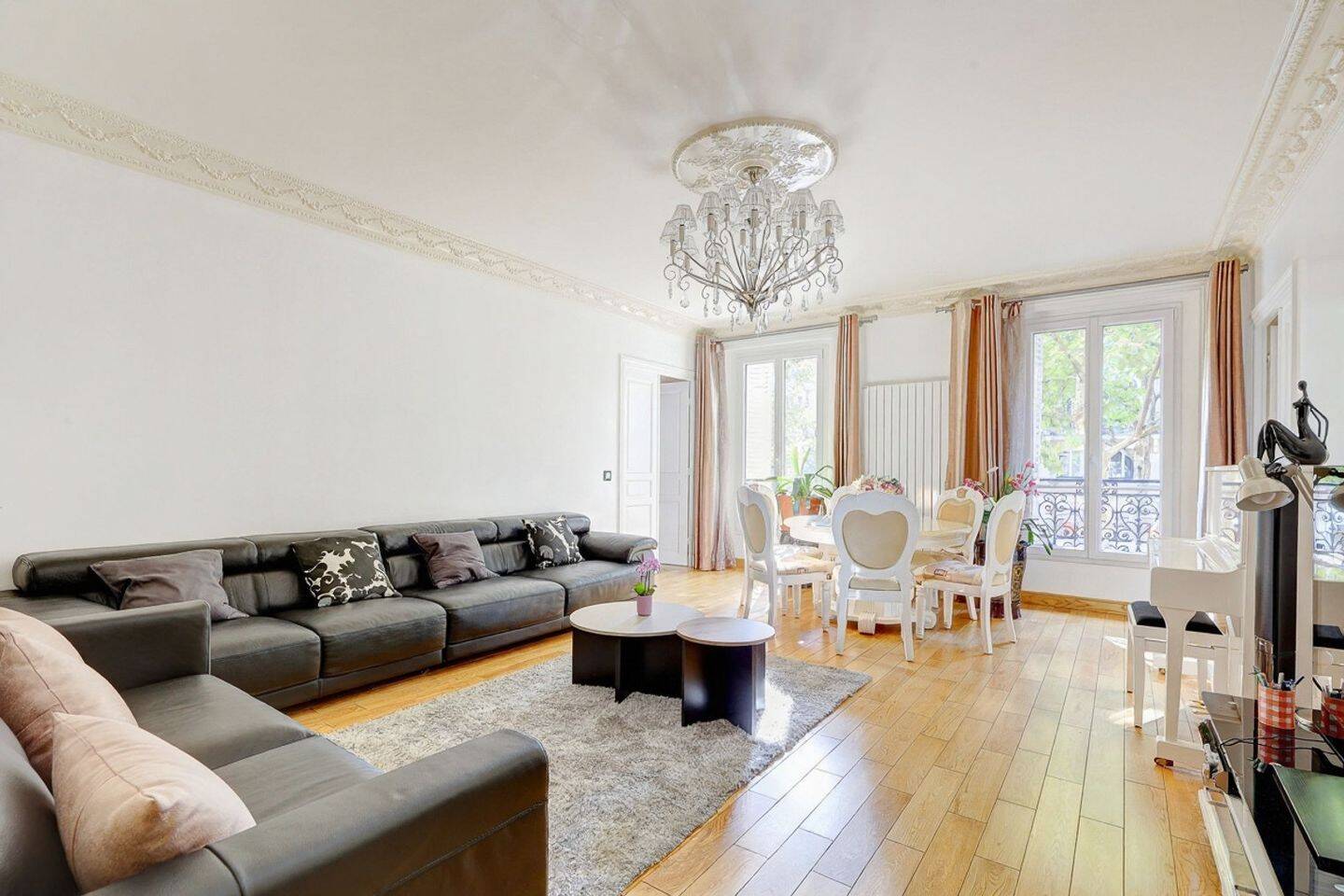 Appartement 3 pièces 90 m² · à Paris 10ème Arrondissement · 90 m² · 4 500 €/mois