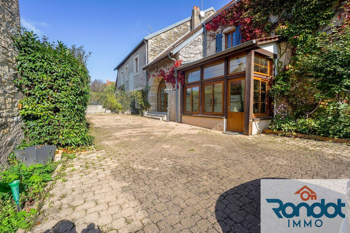 Maison 6 pièces 195 m² · à Gemeaux · 195 m² · 260 000 €