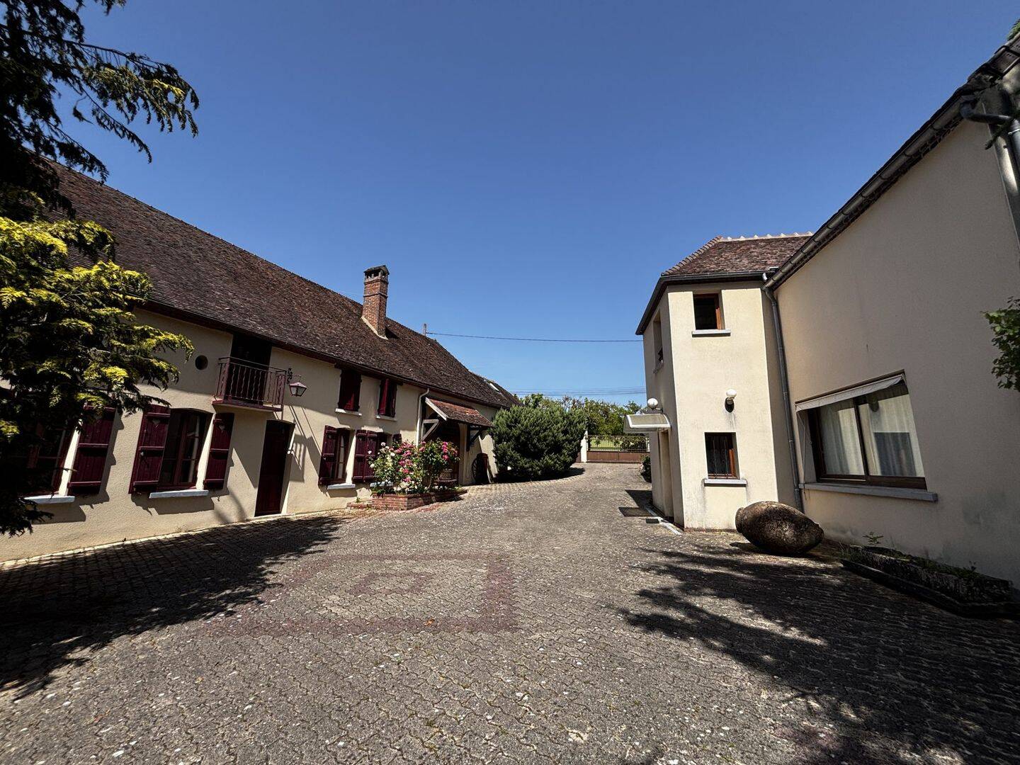 Maison 15 pièces 482 m² · à Senan · 482 m² · 350 000 €
