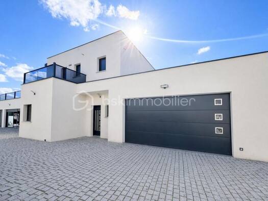 Maison à vendre 549 900 € 6 pièces 4 chambres 227 m² 941 m² de terrain La Pardieu Clermont-Ferrand 63100