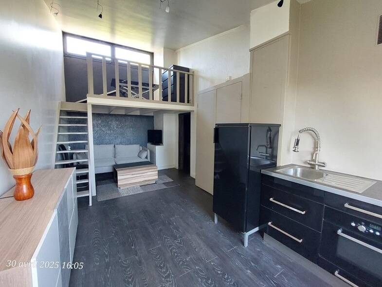 Appartement à vendre 185 000 € 1 pièce 31 m² Sous le toit, Étage 3/3 Cimetiere Créteil 94000