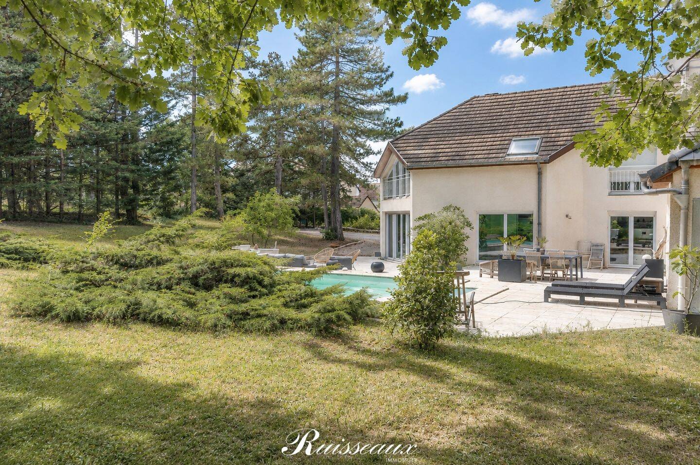 Maison 10 pièces 257 m² · à Dijon · 257 m² · 798 000 €