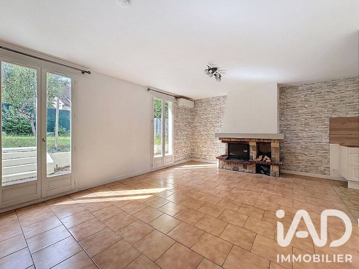Maison 7 pièces 133 m² · à Pringy · 133 m² · 1 800 €