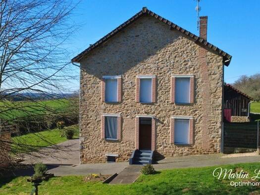 Maison à vendre 275 000 € 7 pièces 4 chambres 175 m² 5 000 m² de terrain Est Saint-Léonard-de-Noblat 87400