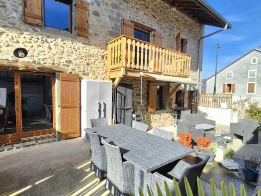 Maison à vendre 569 000 € 7 pièces 5 chambres 141 m² 547 m² de terrain Valleiry 74520