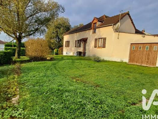 Maison à vendre 155 000 € 6 pièces 4 chambres 164 m² 810 m² de terrain Bourg Saint-Doulchard 18230