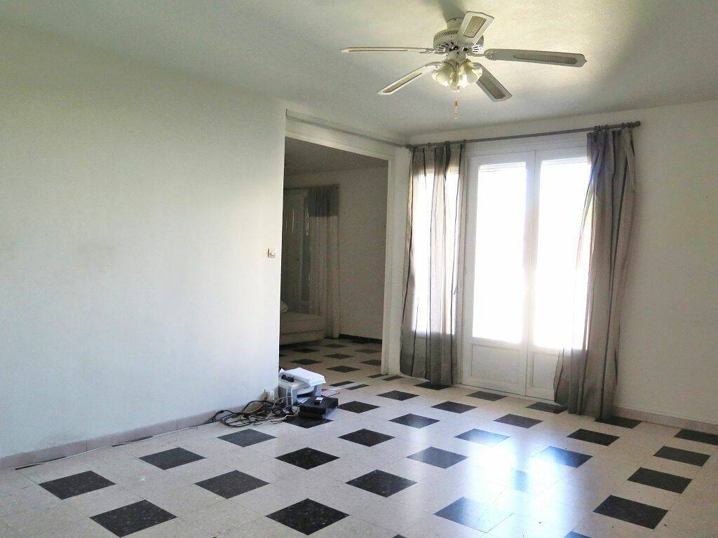 Appartement 1 pièce 84 m² · à Nîmes · 84 m² · 928 €
