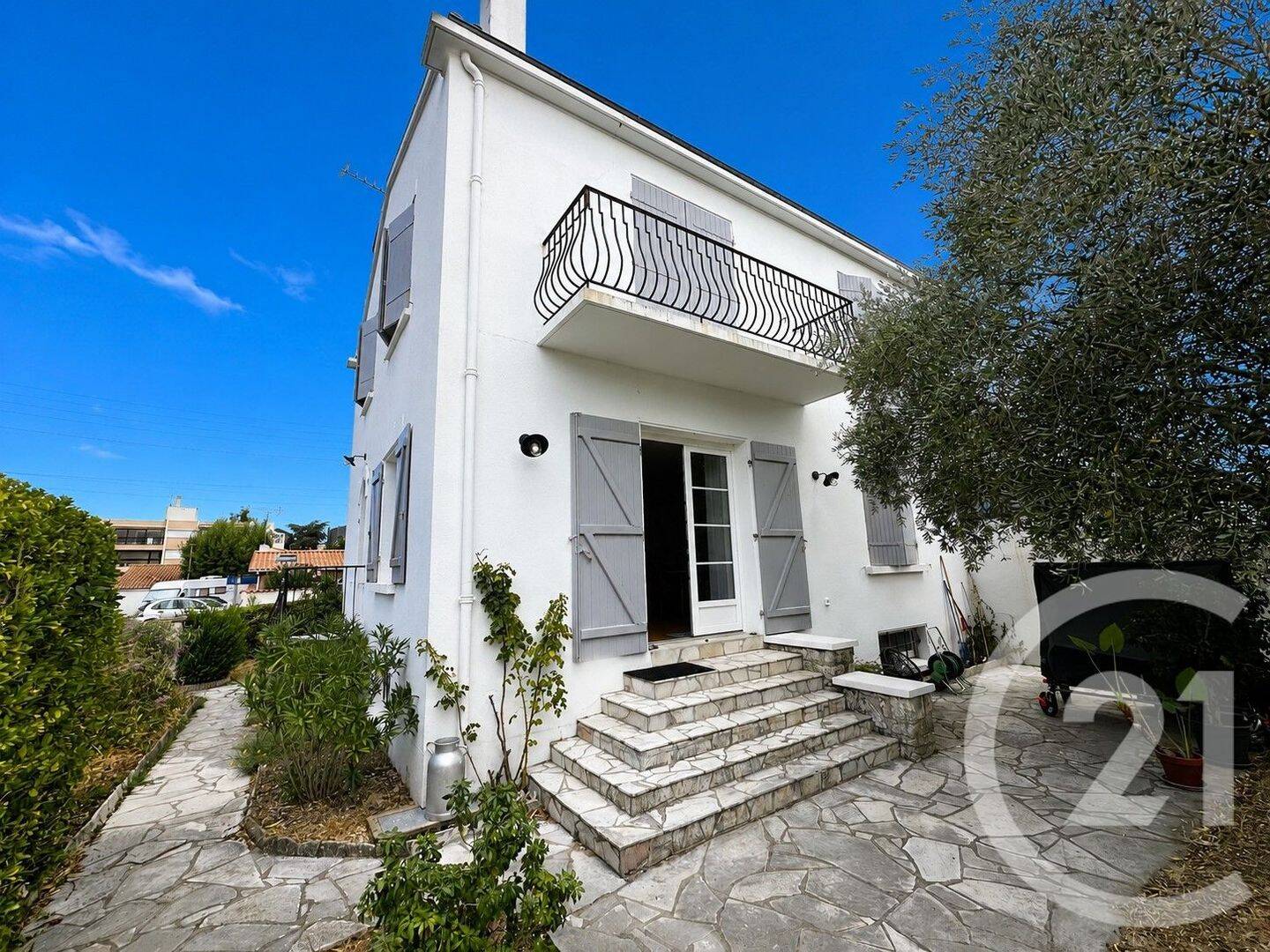 Maison 6 pièces 136 m² · à La Rochelle · 135,9 m² · 2 000 €/mois
