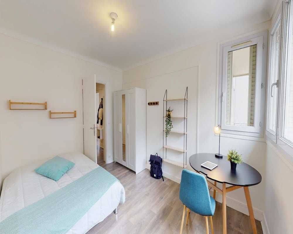 Appartement 5 pièces 110 m² · à Paris 17ème Arrondissement · 110 m² · 1 175 €
