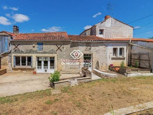 Maison à vendre 99 000 € 6 pièces 4 chambres 141 m² 400 m² de terrain Nalliers 85370