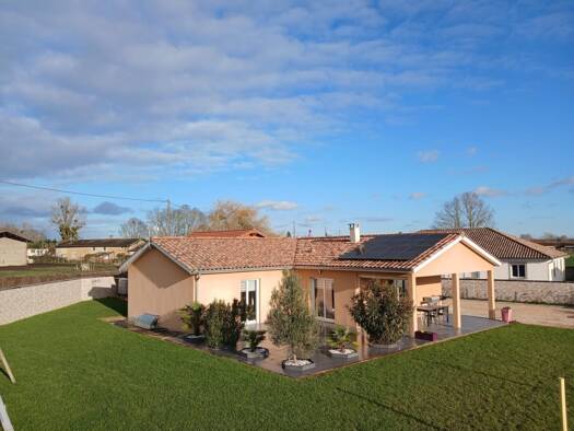 Maison de plain-pied à vendre 269 000 € 3 pièces 2 chambres 87 m² 1 230 m² de terrain Boissey 01190