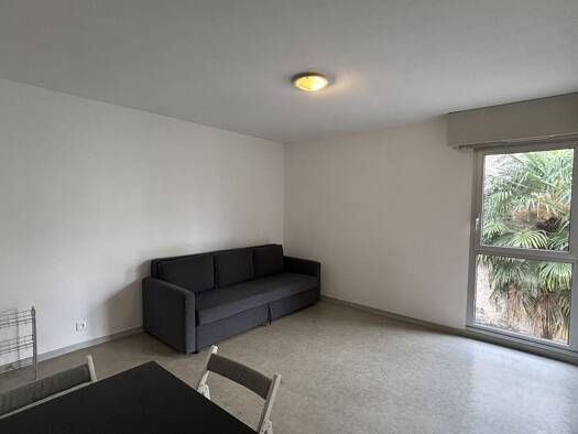 Appartement à louer 430 € 1 pièce 1 chambre 25 m² 1er étage Centre Ville Pau 64000