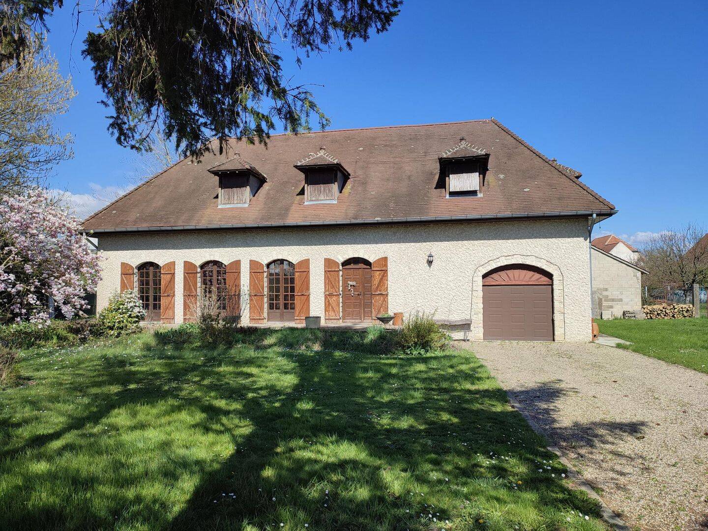 Maison 8 pièces 198 m² · à Gevry · 198 m² · 347 000 €