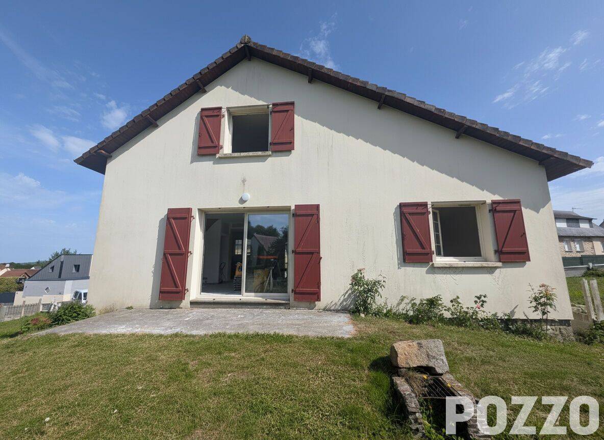 Maison 6 pièces 94 m² · à Saint-Georges-des-Groseillers · 93,7 m² · 820 €/mois