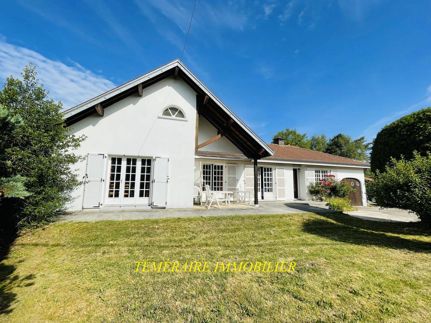 Maison 9 pièces 160 m² · à Monnet-la-Ville · 160 m² · 250 000 €