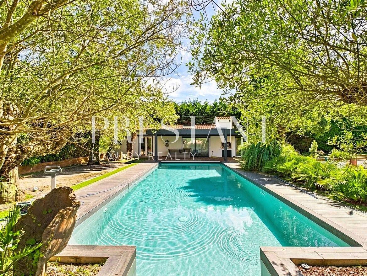 Maison 11 pièces 590 m² · à Anglet · 590 m² · 3 900 000 €
