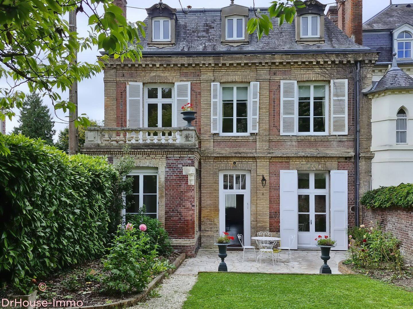 Maison 11 pièces 273 m² · à Lisieux · 273 m² · 640 000 €