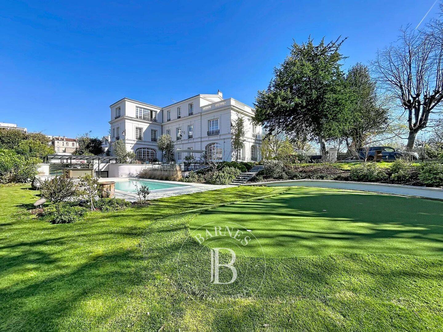 Maison 11 pièces 463 m² · à Saint-Cloud · 463,2 m² · 35 000 €/mois