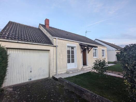 Maison de plain-pied à vendre 144 400 € 4 pièces 3 chambres 89 m² 542 m² de terrain Senonches 28250