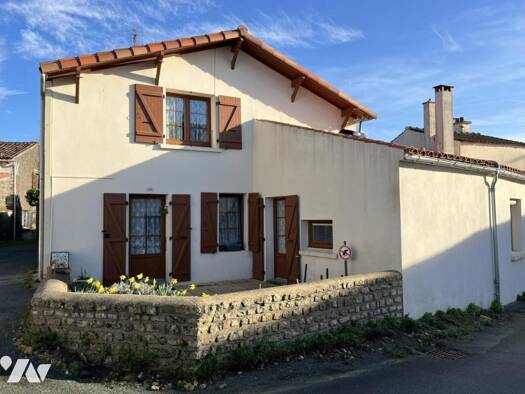 Maison à vendre 146 300 € 4 pièces 2 chambres 114 m² 189 m² de terrain Sainte-Hermine 85210