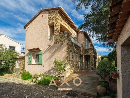 Maison à vendre 735 000 € 6 pièces 4 chambres 136 m² 739 m² de terrain Centre Ouest Ollioules 83190