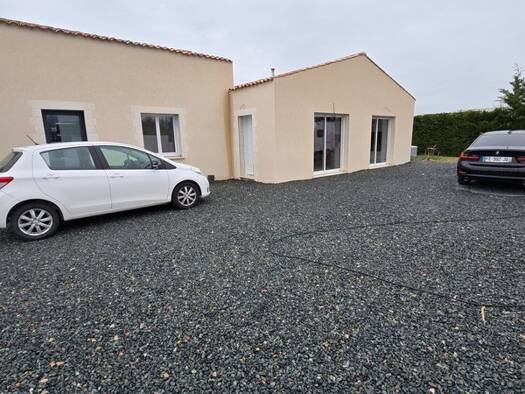 Maison de plain-pied à vendre - Première occupation 270 000 € 4 pièces 2 chambres 135 m² 1 036 m² de terrain Saint-Martin-de-Fraigneau 85200