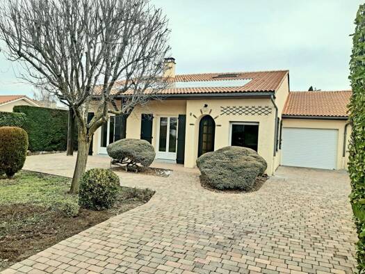 Villa à vendre 309 000 € 7 pièces 4 chambres 128 m² 650 m² de terrain Vieux Pont du Chateau Pont-du-Château 63430