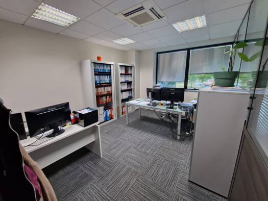 Espace bureau à louer 4 356 € 221 m² de bureaux divisible de 221 m² à 221 m² Les Coteaux Bry-sur-Marne 94360