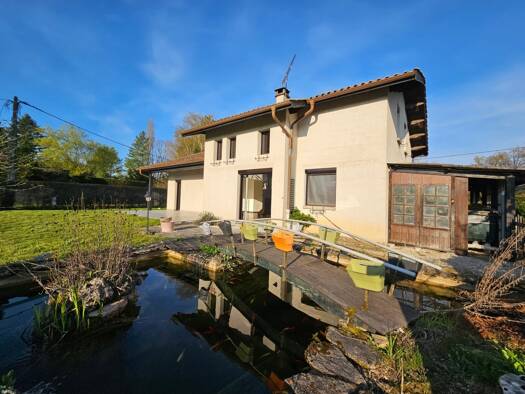 Maison à vendre 319 000 € 6 pièces 4 chambres 128 m² 3 400 m² de terrain Saint-Étienne-du-Bois 01370