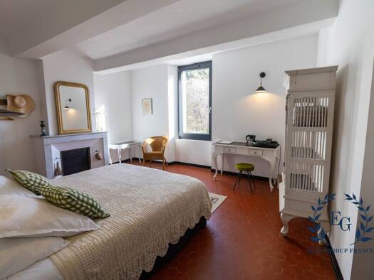 Maison à vendre 695 000 € 14 pièces 8 chambres 482 m² Correns 83570