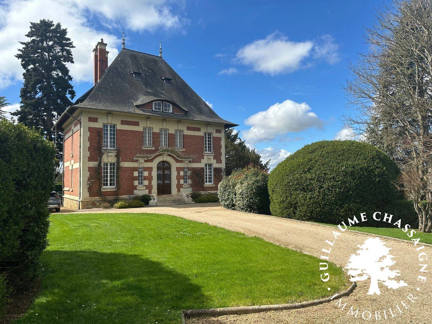 Maison 8 pièces 290 m² · à Bourges · 290 m² · 497 000 €