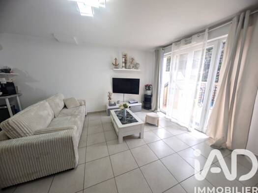 Maison de ville à vendre 305 000 € 3 pièces 2 chambres 66,5 m² 78 m² de terrain Est Cogolin 83310