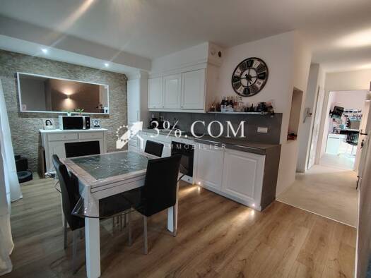 Appartement à vendre 245 140 € 3 pièces 2 chambres 54,7 m² RDC La Môle 83310