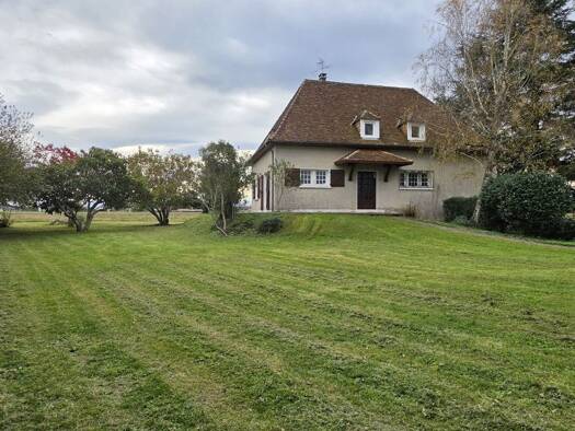 Maison à vendre 325 000 € 6 pièces 5 chambres 167 m² 10 320 m² de terrain Guinarthe-Parenties 64390