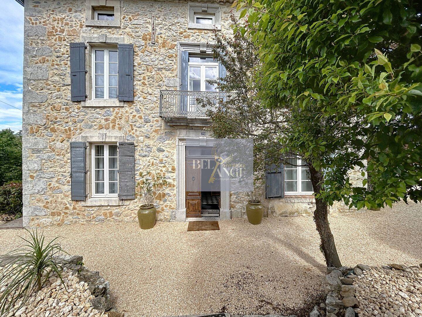 Maison 28 pièces 360 m² · à Vallon-Pont-d'Arc · 360 m² · 785 000 €