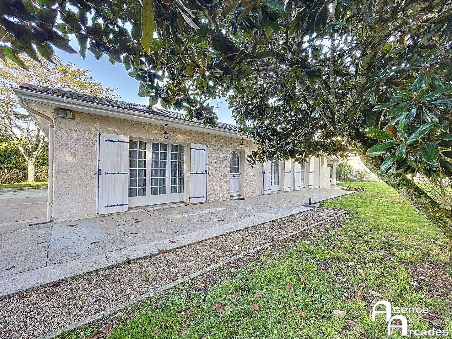 Maison 5 pièces 87 m² · à Bassens · 87 m² · 395 000 €