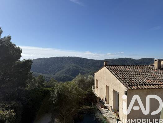 Maison à vendre 561 600 € 8 pièces 7 chambres 324 m² 3 730 m² de terrain Claviers 83830