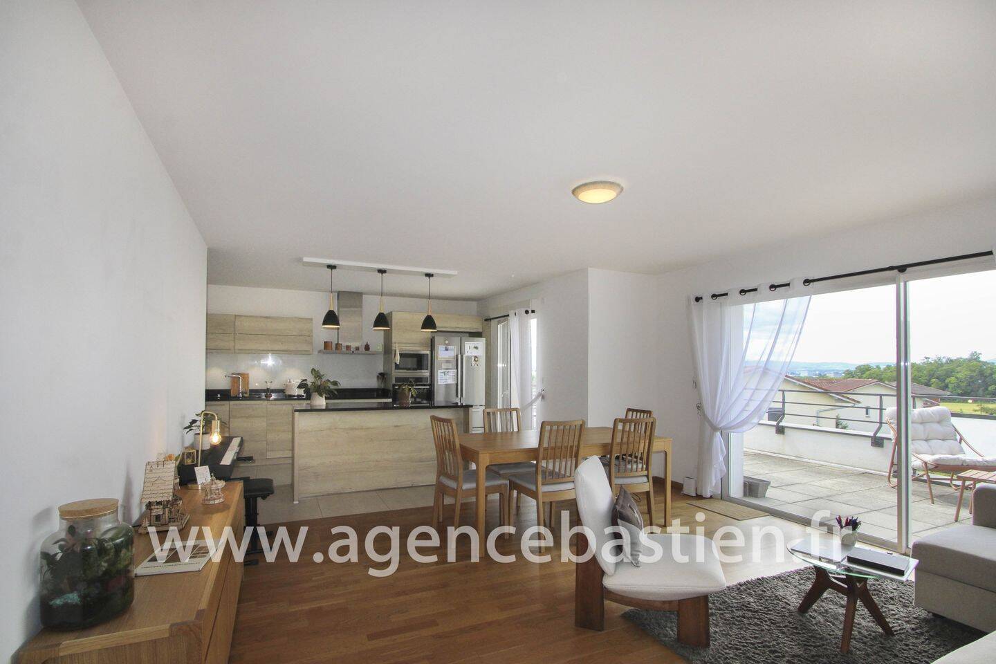 Appartement 4 pièces 93 m² · à Prévessin-Moëns · 92,9 m² · 2 250 €