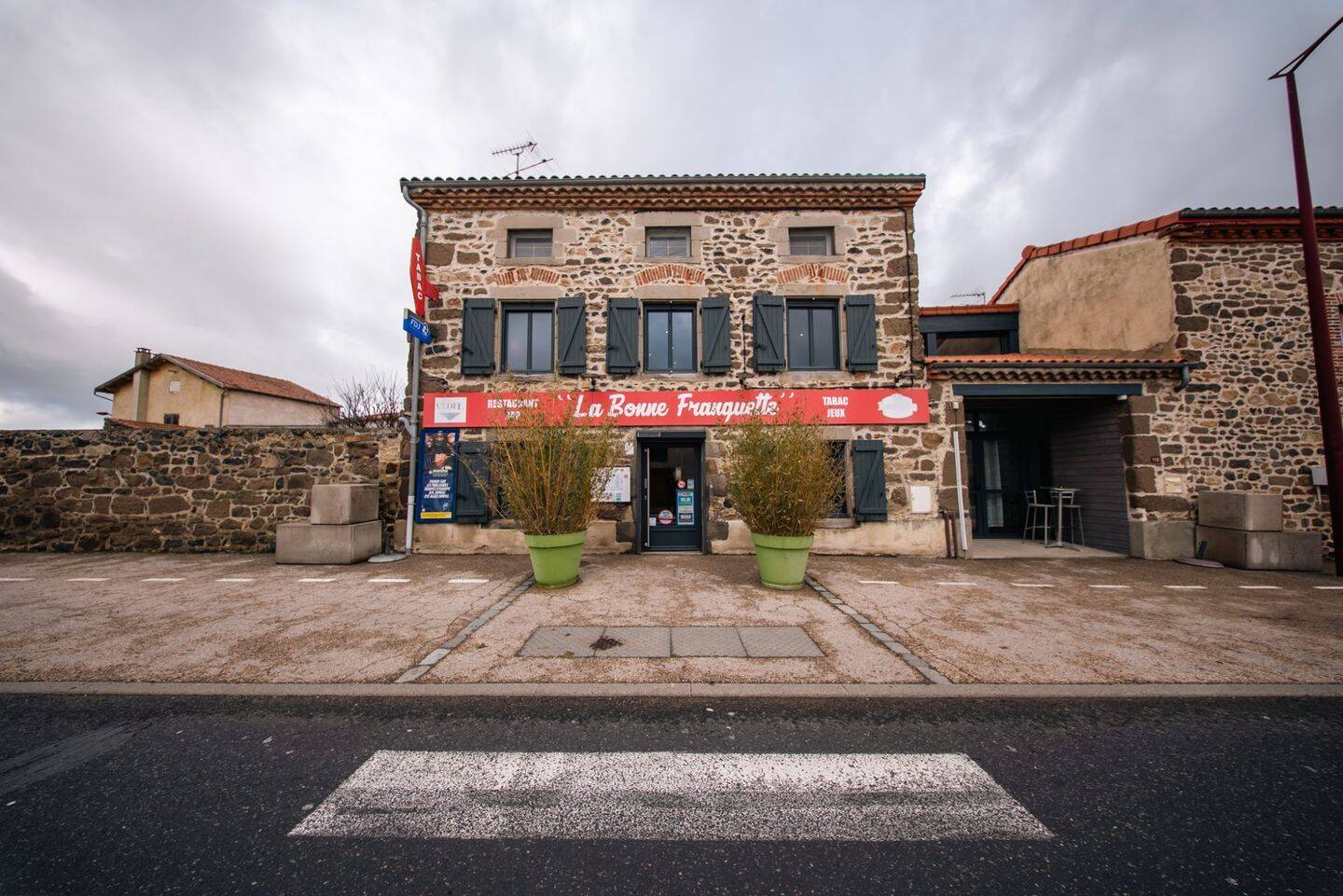 Commerce et habitation réunis – Murs et fonds inclus