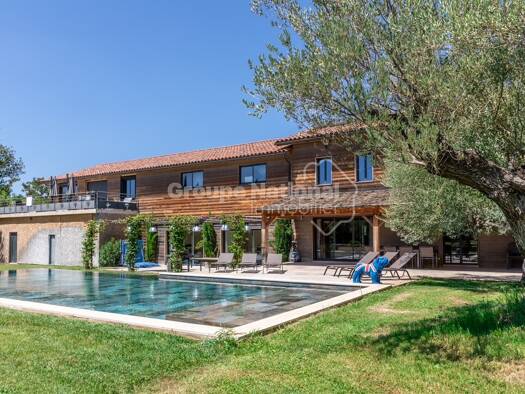 Maison à vendre 1 799 000 € 14 pièces 9 chambres 502 m² 3 240 m² de terrain Les Ecarts Saint-Rémy-de-Provence 13210