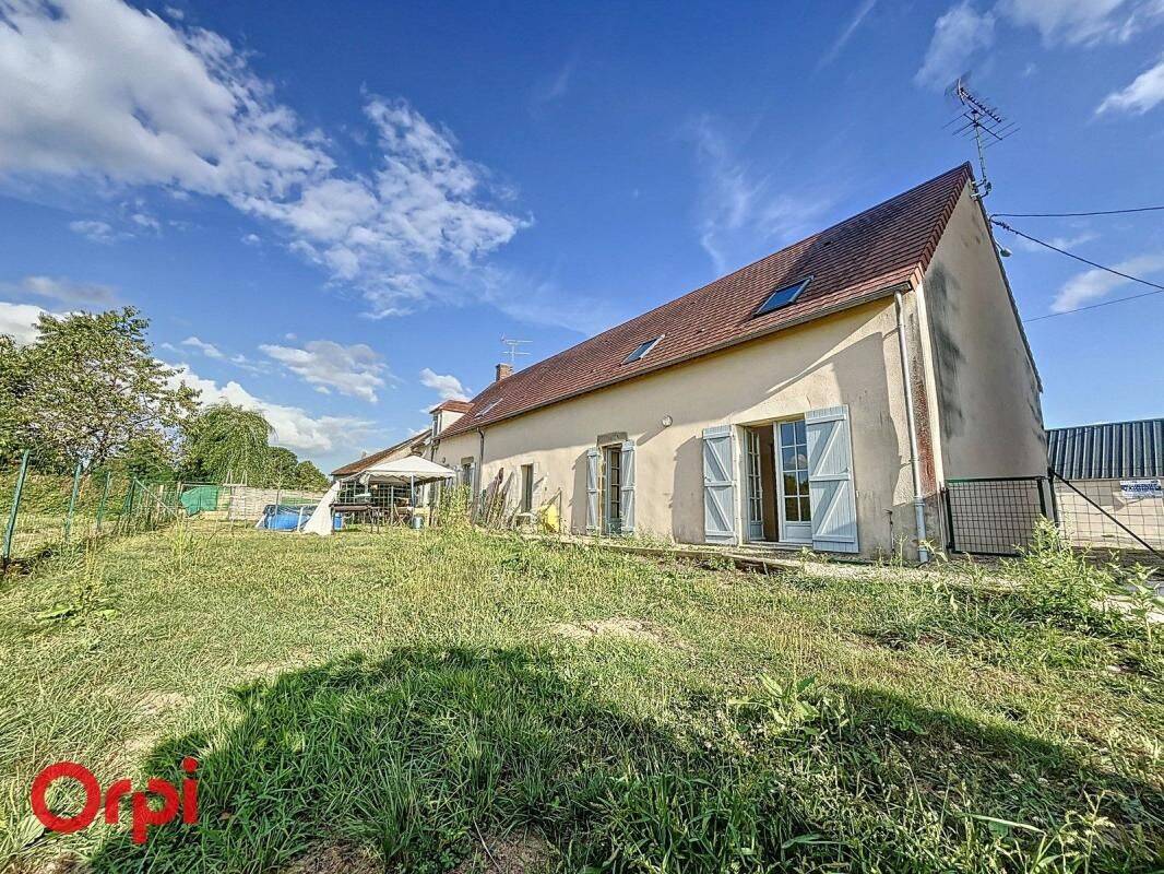 Maison 8 pièces 185 m² · à Voussac · 185 m² · 131 000 €