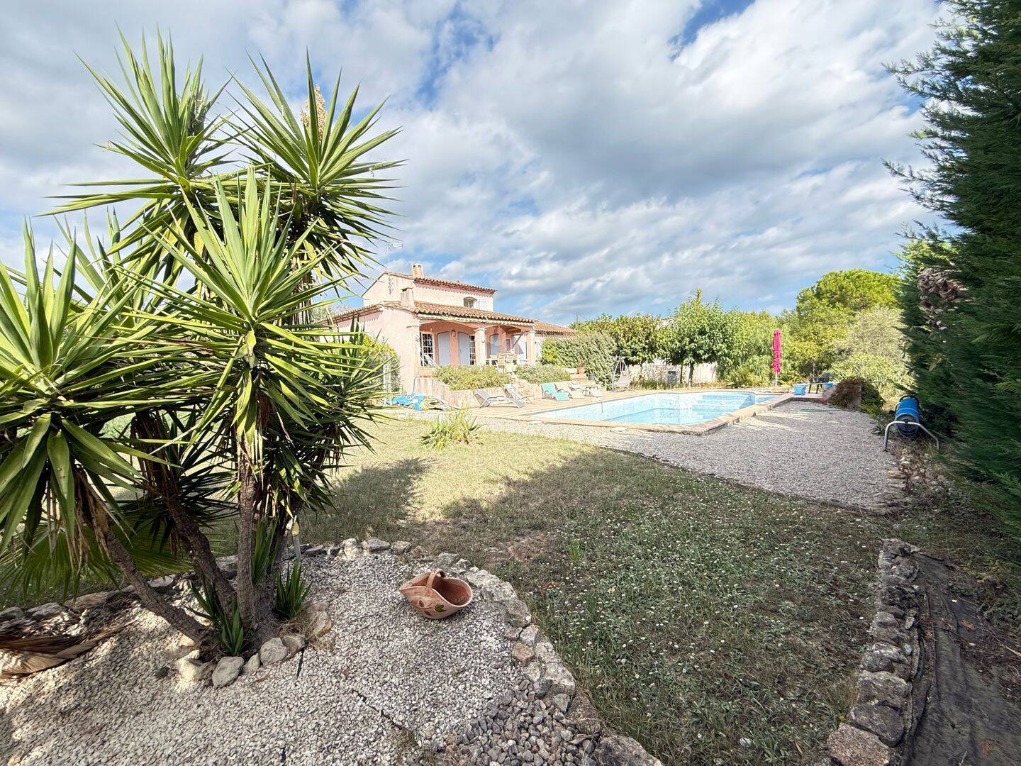 Maison 8 pièces 205 m² · à Bagnols-en-Forêt · 205 m² · 670 000 €