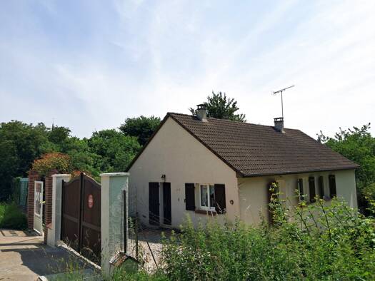 Maison de plain-pied à vendre 110 000 € 5 pièces 3 chambres 102 m² 973 m² de terrain Faverelles 45420