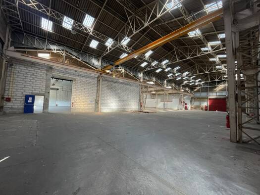 Local d'activités à vendre 770 000 € 4 511 m² d'espace de stockage Centre Ville Hirson 02500